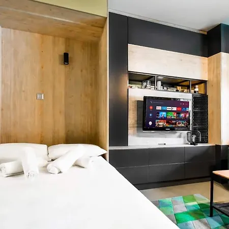 Compact For Digital Nomads, Fast Wifi, Ac Apartment Sofia