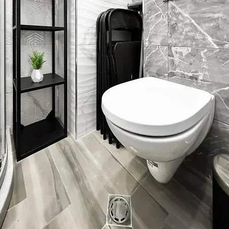 Apartment Compact For Digital Nomads, Fast Wifi, Ac